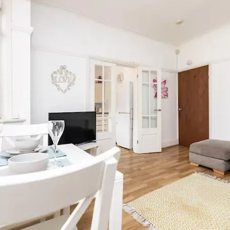 Street Lane Roundhay 아파트 *