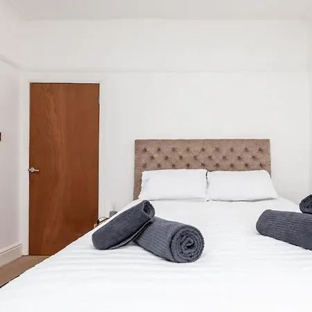 Street Lane Roundhay Apartment *