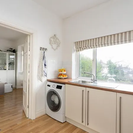 Street Lane Roundhay 리즈