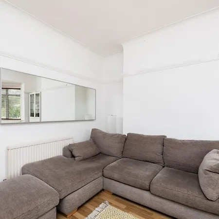 아파트 Street Lane Roundhay