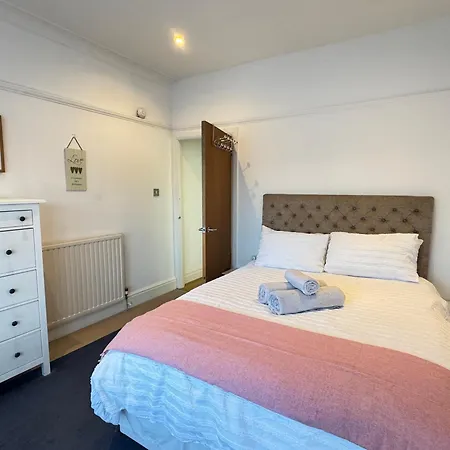 Street Lane Roundhay Apartment