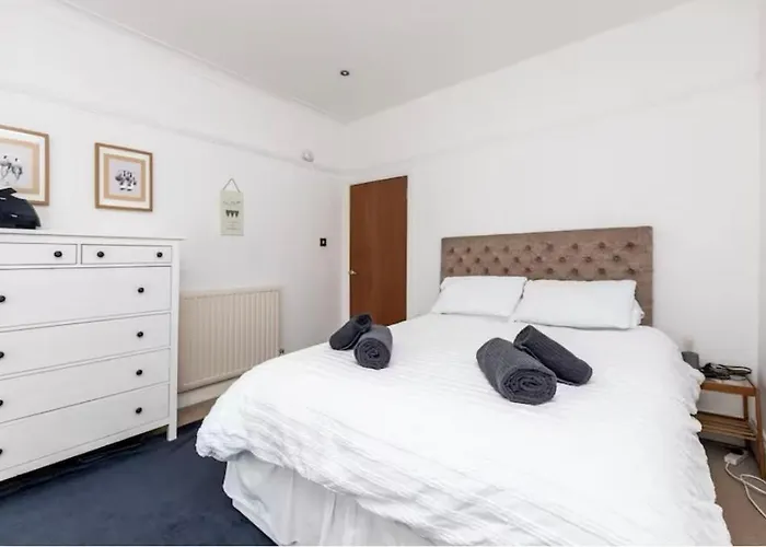 Apartment Street Lane Roundhay Leeds (West Yorkshire)