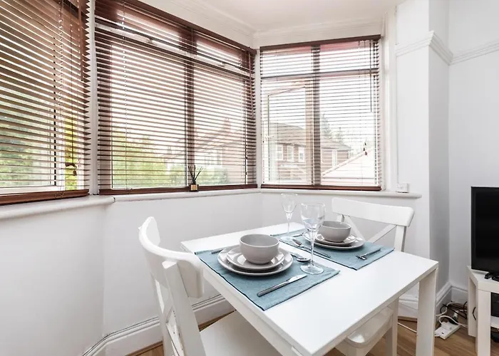 Street Lane Roundhay Apartment