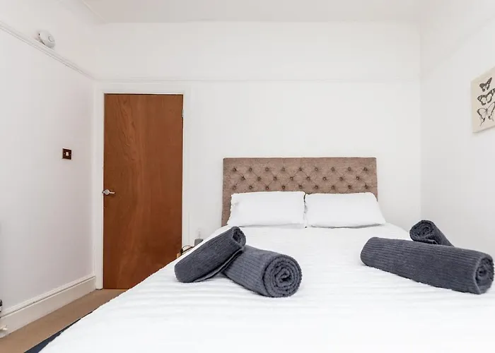 Street Lane Roundhay Apartment *